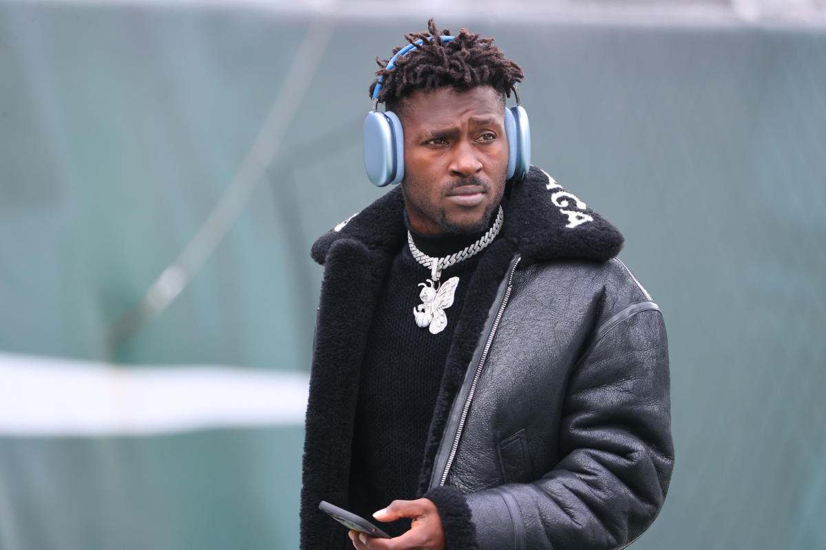 Report: Antonio Brown says injury kept him from re-entering game