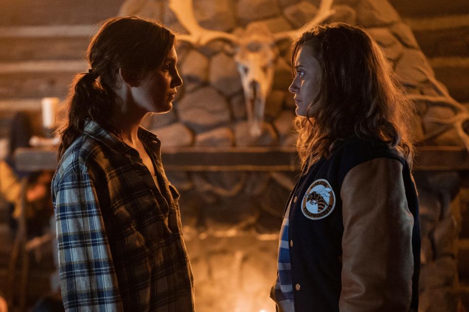 Shauna (Sophie Nélisse) and her best friend Jackie (Ella Purnell) get into an argument in the Season 1 finale of "Yellowjackets."
