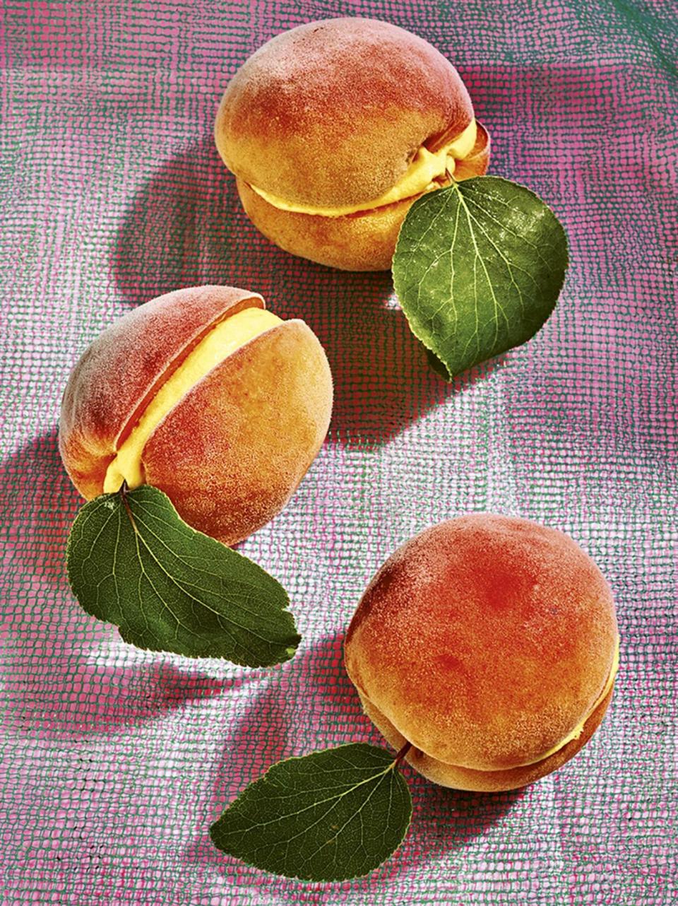 Apricot noyau (Grant Cornett)