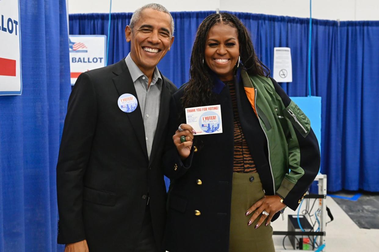 https://twitter.com/BarackObama/status/1582081642650533888?s=20&t=pQVyjEl9iwezmqsatzsVSA. Barack and Michelle Obamam Early vote.