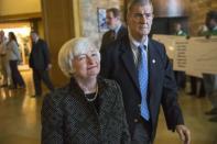 Janet Yellen (L), Chair of the Federal Reserve enters the opening reception of the Jackson Hole Economic Policy Symposium in Jackson Hole, Wyoming August 21, 2014. REUTERS/David Stubbs