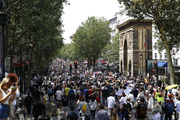 A la manifestation contre le passe sanitaire, porte Saint-Martin à Paris, samedi.