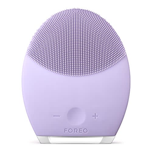 FOREO LUNA 2 Facial Cleansing Brush (Amazon / Amazon)