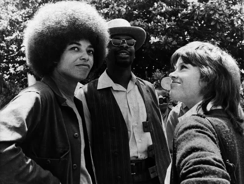 <p> Fonda joined Angela Davis at a demonstration against the Vietnam War at the University of California, Los Angeles. </p>