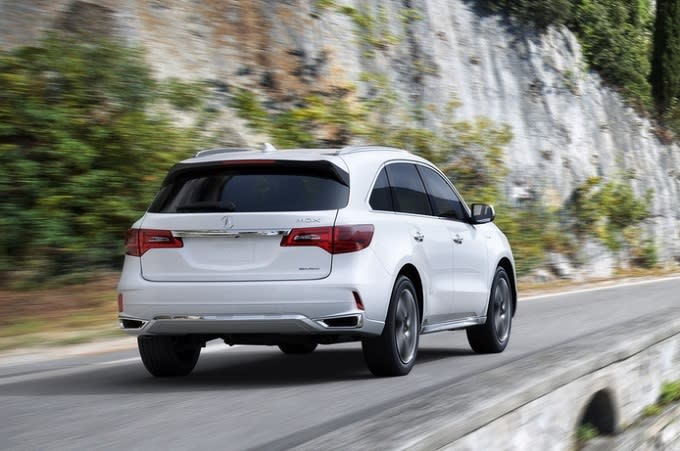 2017 Acura MDX rear quarter photo