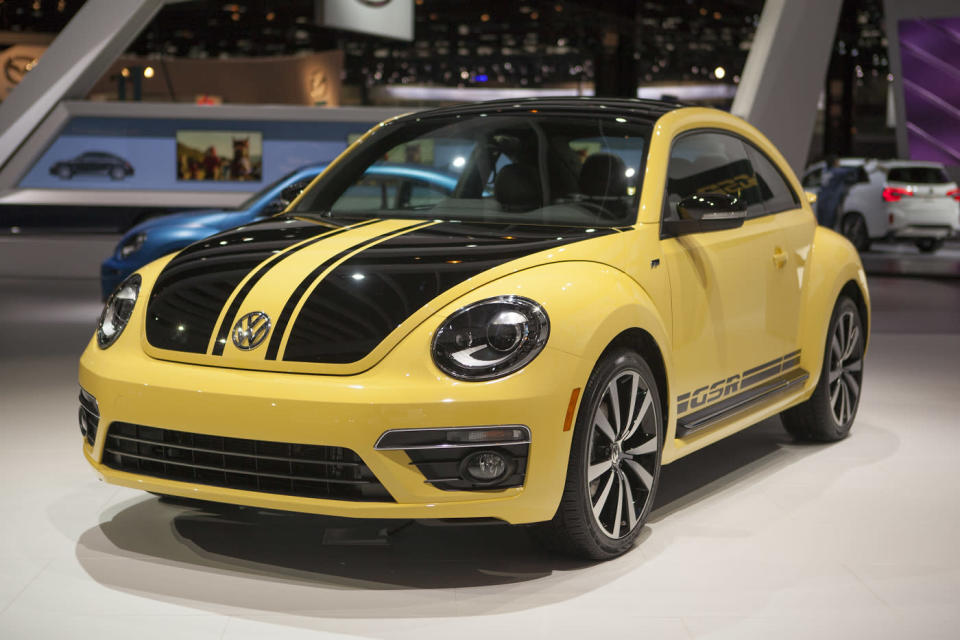 While the yellow/black design is unique and striking, in person the yellow appears light and milky, like the designers ate a bad enchilada and threw up all over the design sheet. The vast use of matte black and large 19-inch alloy wheels do detract somewhat from the vomit-like colorings, but only in a way that reminds you how bad the yellow actually is.