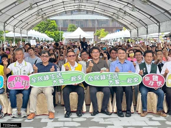 一一二年全民綠生活防災教育巡迴活動，劉建國盼寓教於樂推廣消防毒物知識。(記者劉春生攝)