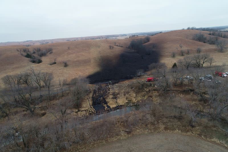 Investigators, cleanup crews begin scouring oil pipeline spill in Kansas