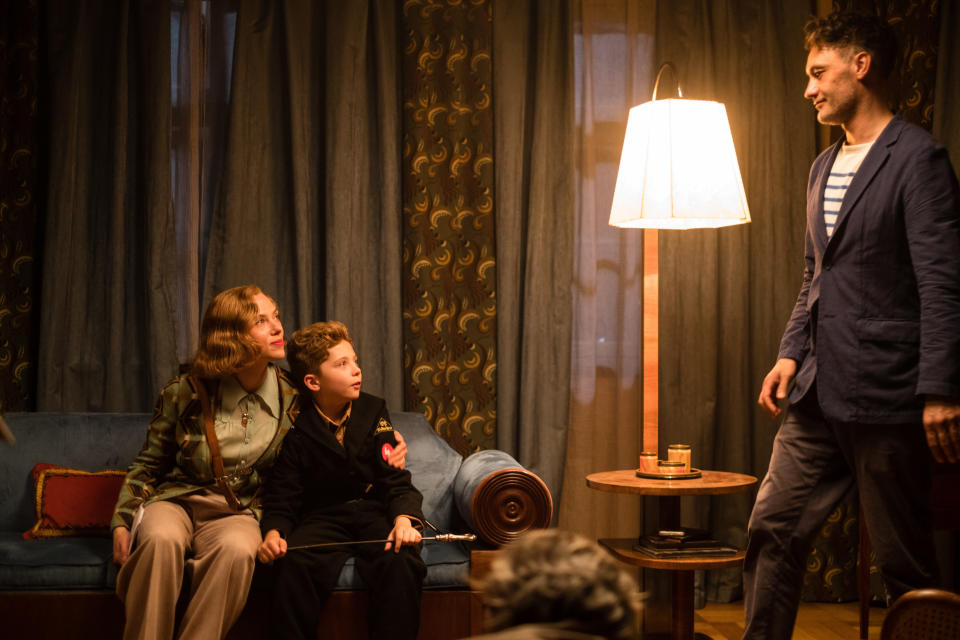 Taika Waititi directing Scarlett Johansson and Roman Griffin Davis on the set of "Jojo Rabbit." (Photo: Searchlight Pictures)