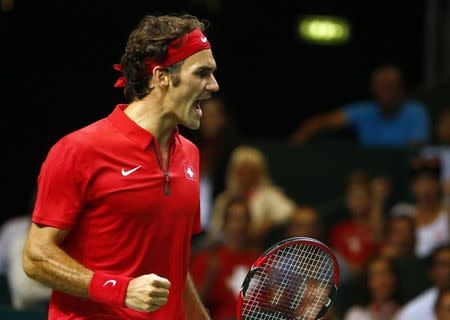 Switzerland's Roger Federer reacts during his Davis Cup semi-final tennis match against Italy's Fabio Fognini at the Palexpo in Geneva September 14, 2014. REUTERS/Pierre Albouy