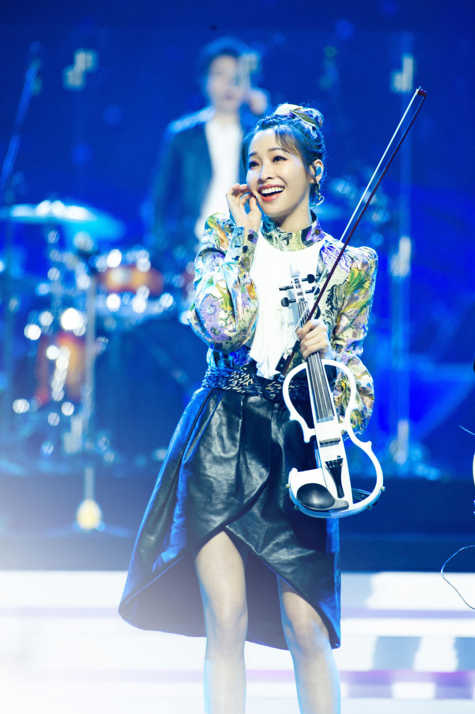 袁詠琳憑小提琴SOLO獲讚「本場演出最出彩的的姐姐」。（圖／杰威爾）