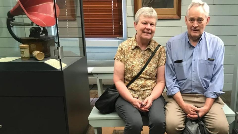 Heather Wilkinson, 66, with her husband Ian Wilkinson, 68, a pastor from the local Baptist church in Korumburra (The Salvation Army Australia Museum/Facebook)