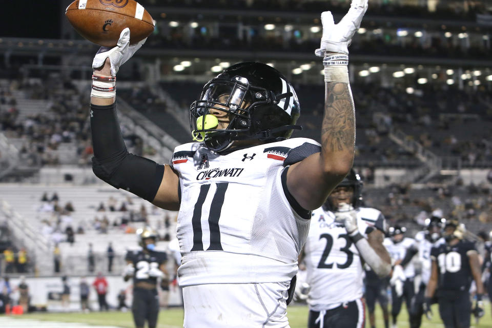 Leonard Taylor of the Cincinnati Bearcats celebrates as he scores a touchdown against Central Florida on Nov.21, 2020. (Alex Menendez/Getty Images)