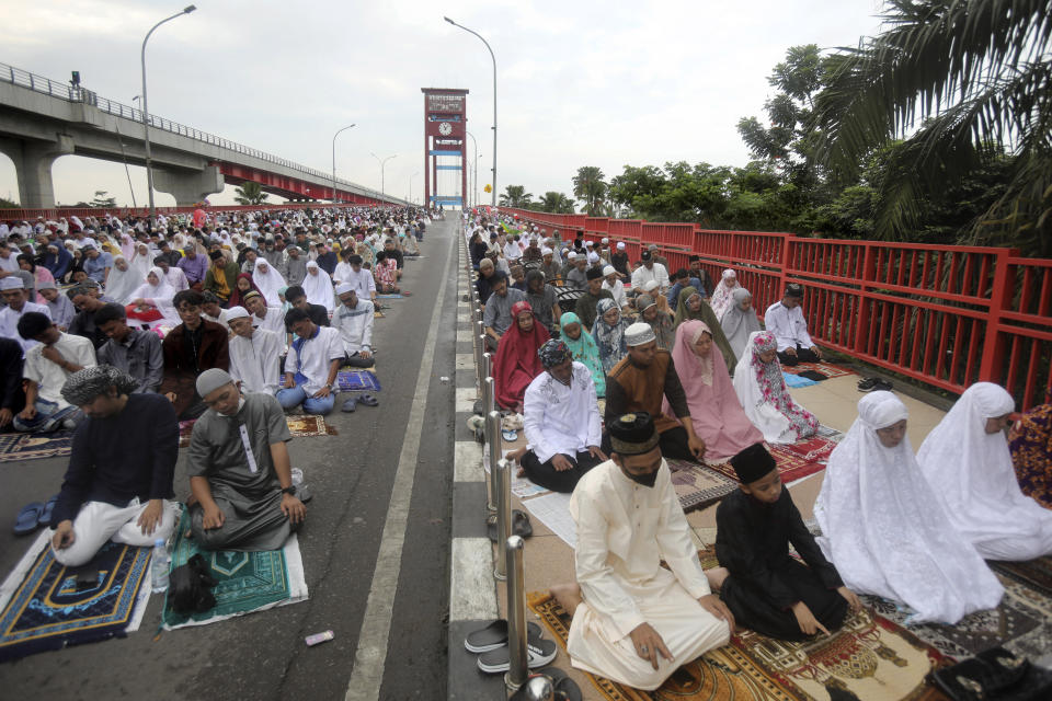 FILE - Muslims perform an Eid al-Fitr prayer marking the end of the holy fasting month of Ramadan on Ampera Bridge in Palembang, South Sumatra, Indonesia, Saturday, April 22, 2023. (AP Photo/Binsar Bakkara, File)