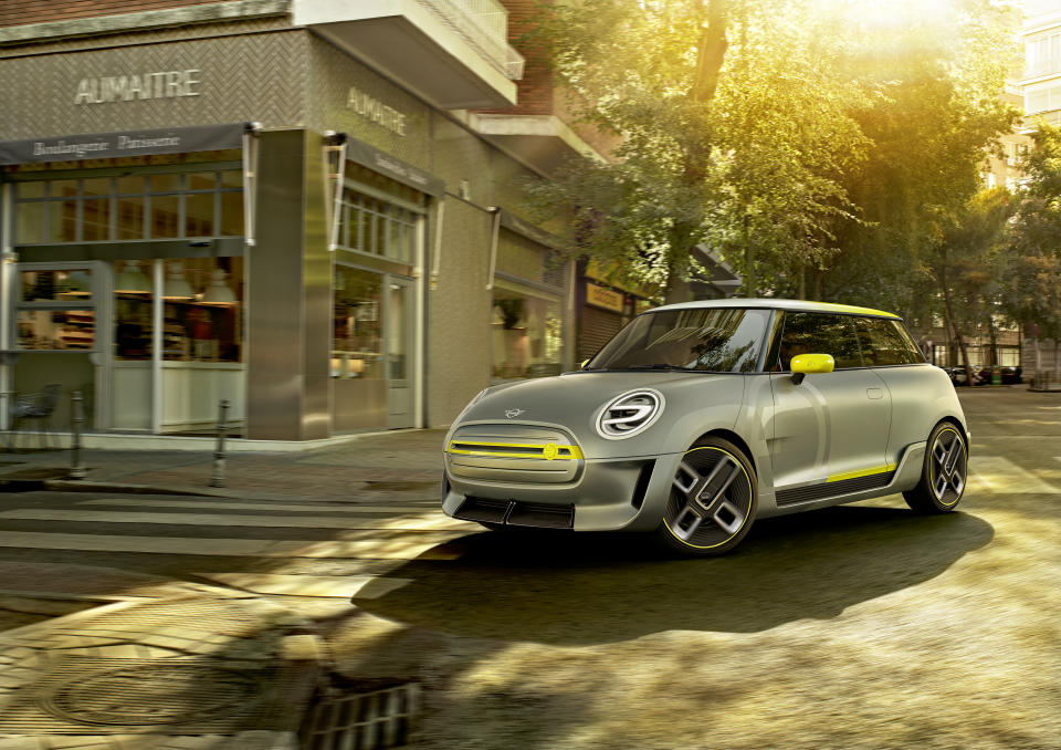 The new full-production electric Mini will be assembled in Oxford (BMW)