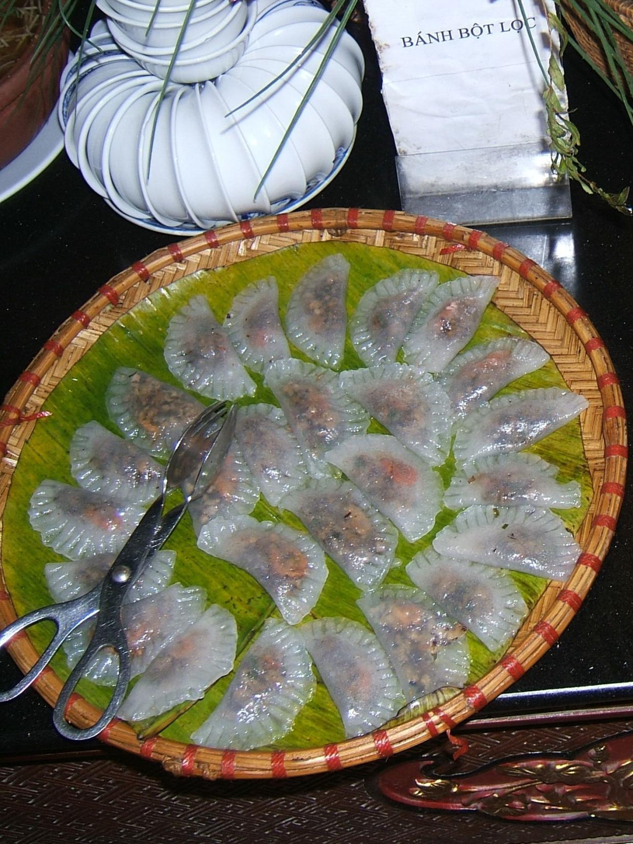 Bánh bột lọc trần containing shrimp, ground pork, and mushrooms