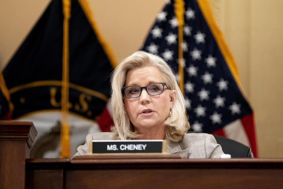 La representante republicana de Wyoming, Liz Cheney, quien dijo que los líderes republicanos habían "permitido" el extremismo, en el Capitolio de Washington, el 13 de diciembre de 2021. (Stefani Reynolds/The New York Times).