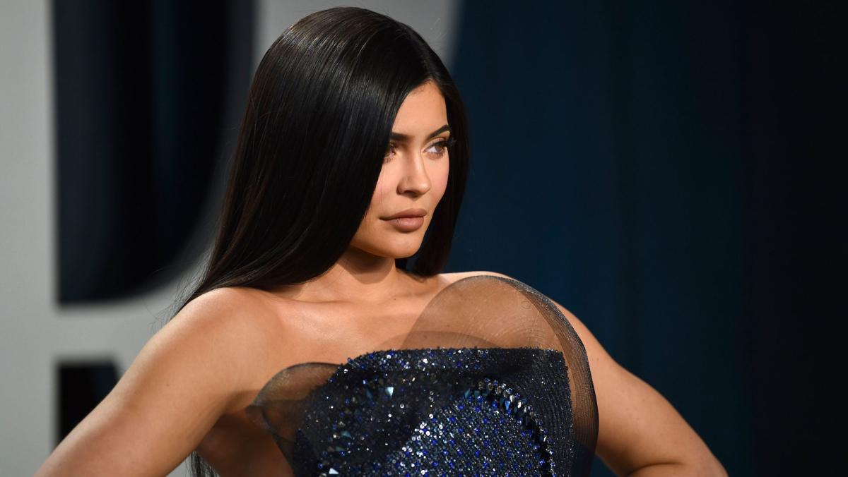 Kylie Jenner Flaunts Breast Stretch Marks, Because Even She Has a ...