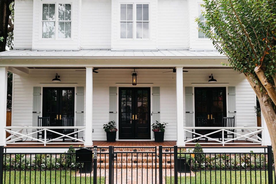 The 12 Best Paint Colors for Your Front Porch, According to Experts