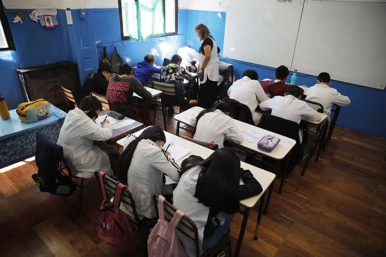 En la Argentina, 3 de cada 10 docentes de primaria trabajan en más de una escuela