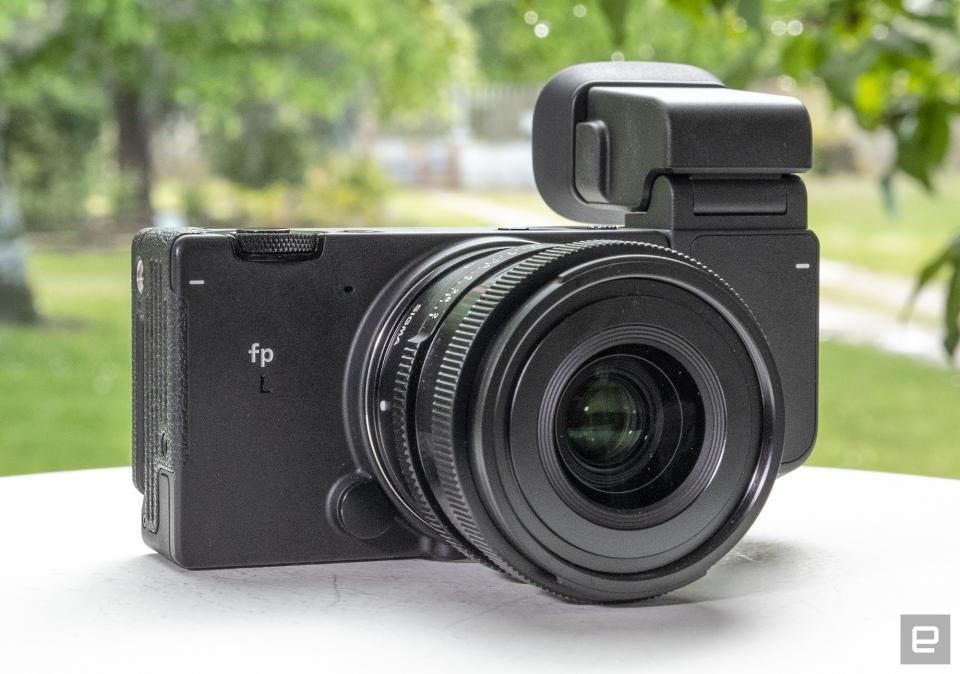 <p>Sigma fp L full-frame mirrorless camera hands-on</p>
