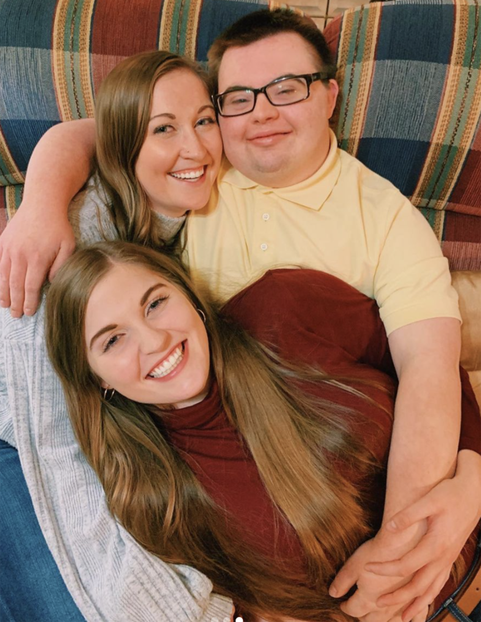 Derek Baker with his sisters Jenna and Katy Baker, who he often features on his @bakerbanter TikTok. (@bakerbanter / Instagram)