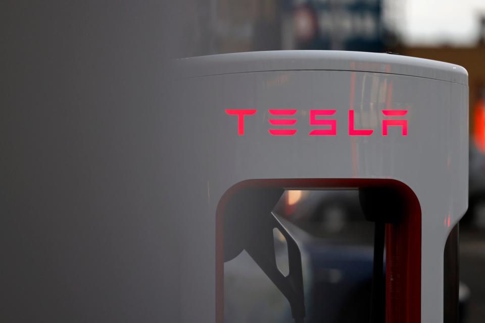 Kann Tesla seinen technischen Vorsprung verteidigen oder holt die Autoindustrie auf? - Copyright: dpa