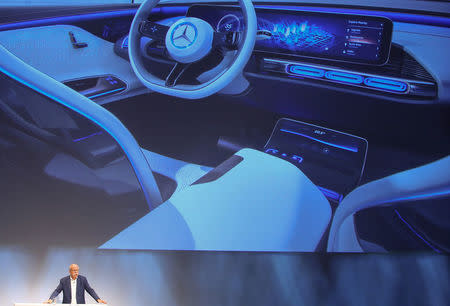 Dieter Zetsche, CEO of Daimler and Head of Mercedes-Benz, gives a speech during the Handelsblatt Automotive Summit 2016 in Munich, southern Germany, November 9, 2016. REUTERS/Michael Dalder