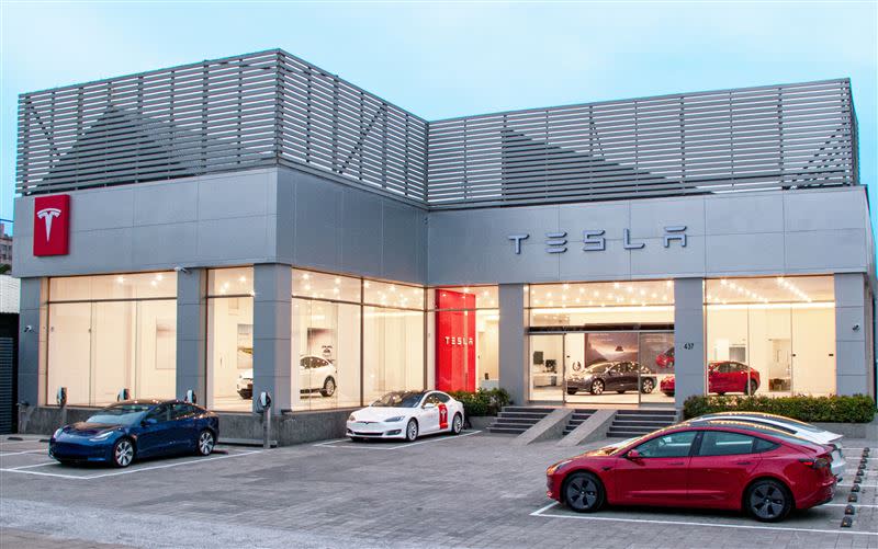 Tesla Center高雄服務體驗中心開幕，是南部第一座結合銷售展示、科技教育、新車交付以及車輛保養維修等四大營運重點的Tesla Center。（圖／Tesla提供）