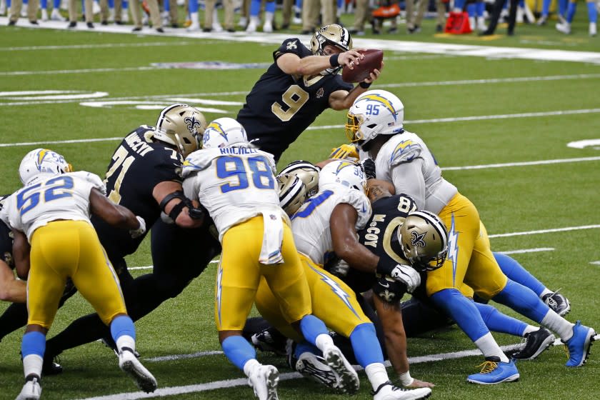 New Orleans Saints quarterback Drew Brees (9) dives over the goal line for a touchdown.