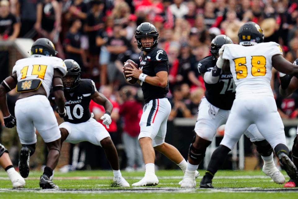 Cincinnati Bearcats quarterback Ben Bryant (6) drops back to throw a pass in the first quarter of the NCAA football game between the Cincinnati Bearcats and the Kennesaw State Owls at Nippert Stadium in Cincinnati on Saturday, Sept. 10, 2022.