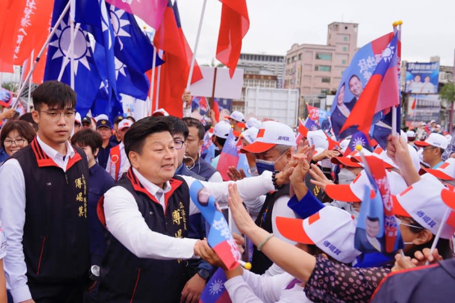 傅崐萁競選活動資料照