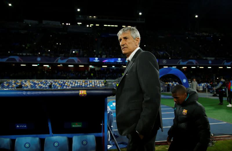 El entrenador del Barcelona, Quique Setien, antes del partido