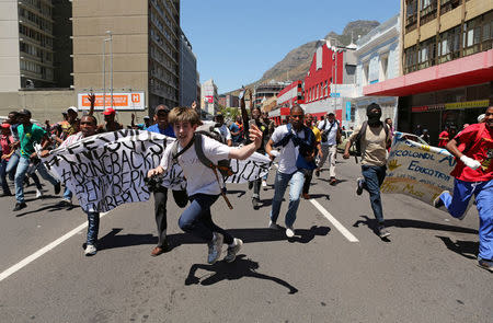 Students protest outside the parliament ahead of South African Finance Minister Pravin Gordhan's medium term budget speech in Cape Town, South Africa October 26, 2016. REUTERS/Sumaya Hisham