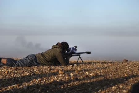 A member of the Kurdish "peshmerga" forces takes part in an intensive security deployment after clashes with Islamic State militants in Jalawla, Diyala province November 23, 2014. REUTERS/Stringer