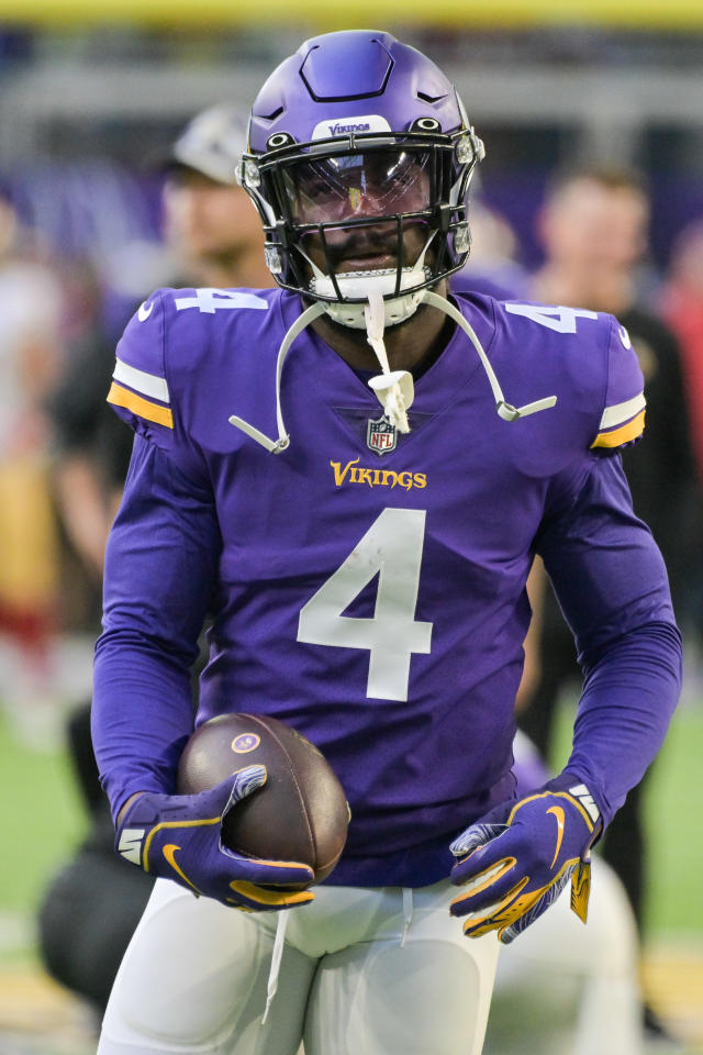 Minnesota Vikings cornerback Andrew Booth Jr. warms up before