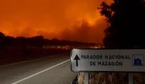 <p>Un incendio enorme llegó a la reserva de la biosfera de la UNESCO en el sur de España, provocando la evacuación de cientos de personas. (FOTO: EFE). </p>