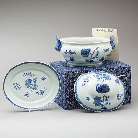 Nejika Porcelain Kitchen Set (1990)