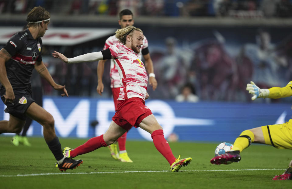 Leipzig's Emil Forsberg, center, on his way to scoring his sides second goal during the German Bundesliga soccer match between RB Leipzig and VfB Stuttgart in Leipzig, Germany, Friday, Aug. 20, 2021. (AP Photo/Michael Sohn)