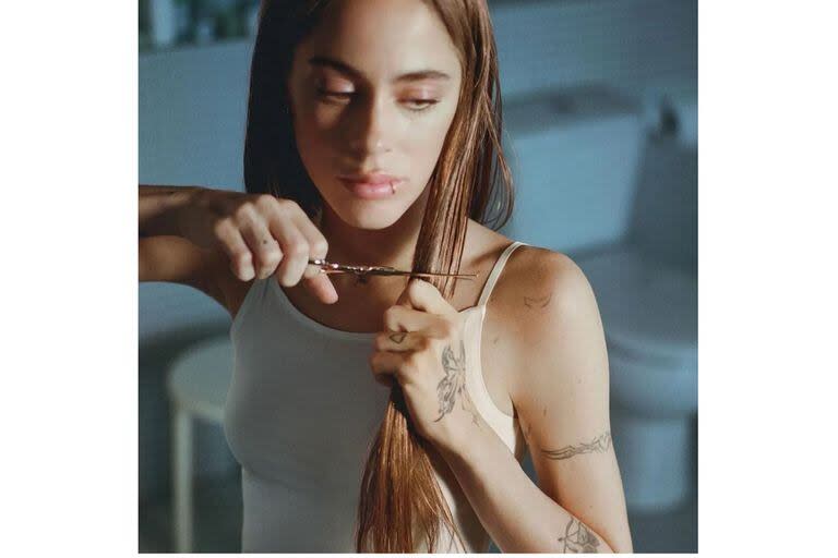 Stoessel viene compartiendo una serie de postales de su cambio de estilo de pelo