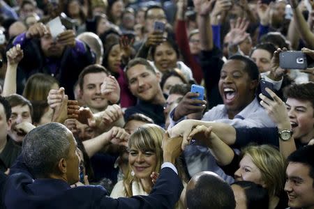 U.S. President Barack Obama shakes hands with local residents after delivering remarks at University of Nebraska Omaha arena, in Omaha, Nebraska, January 13, 2016. REUTERS/Carlos Barria