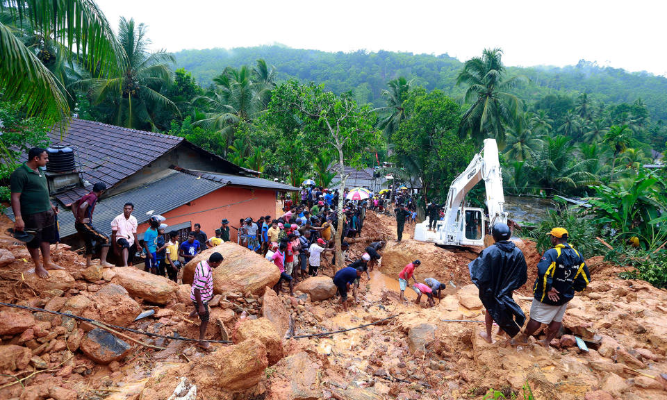 Sri Lankans watch military rescue effort