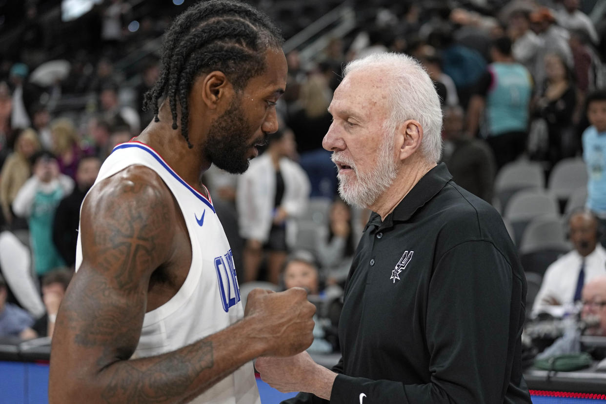 San Antonio Spurs head coach Gregg Popovich talks with Los Angeles Clippers forward Kawhi Leonard after a Wednesday's game at Frost Bank Center. (Scott Wachter/USA TODAY Sports)