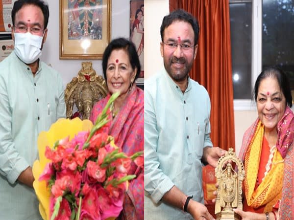 Union Cultural Minister G Kishan Reddy with Saroja Vaidyanathan (left) and Uma Sharma (right).