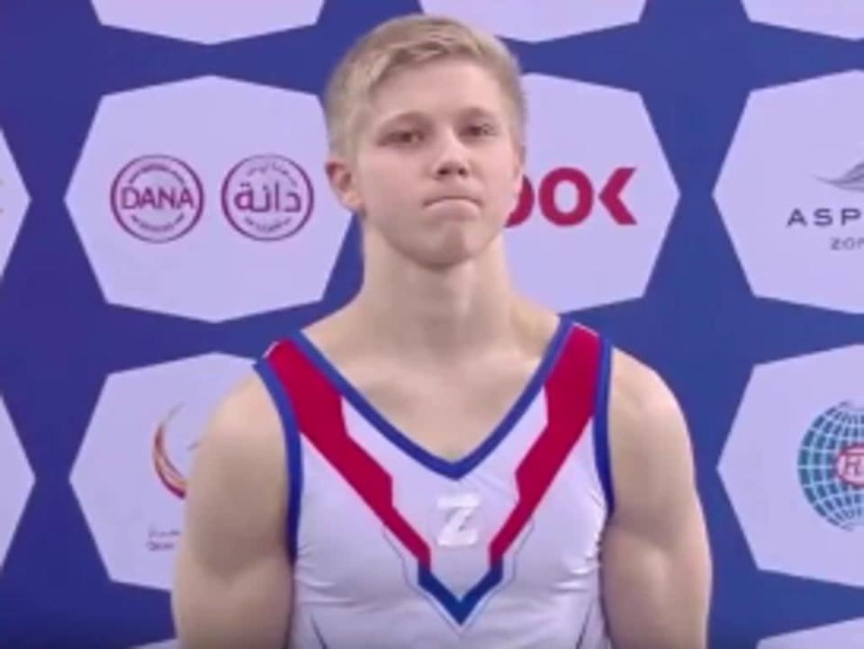 Russian gymnast Ivan Kuliak stands in a T-shirt displaying the letter Z to receive his bronze medal (Screenshot/Video)