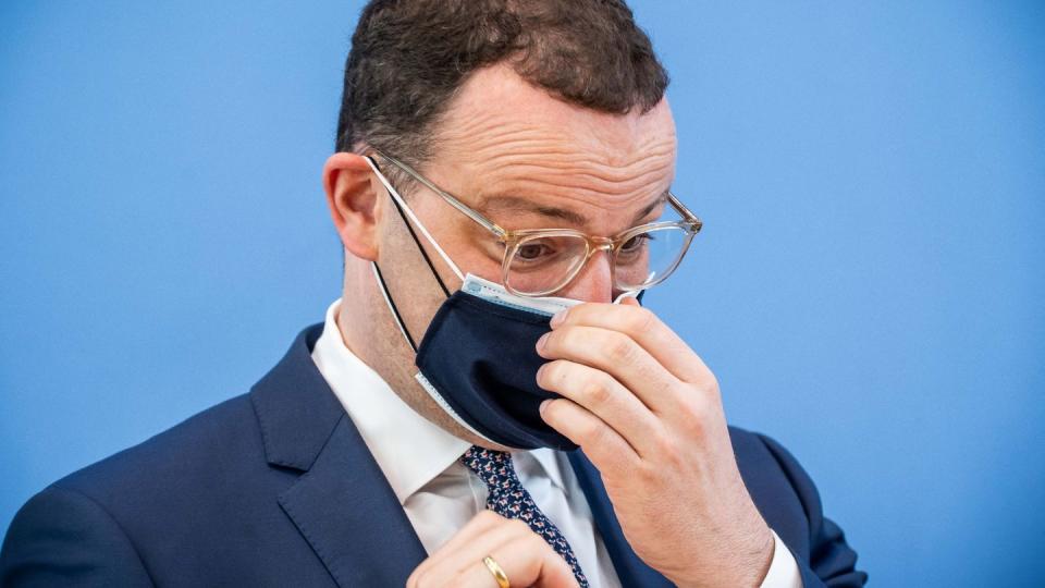 Gesundheitsminister Jens Spahn nach einer Pressekonferenz zur Corona-Lage.