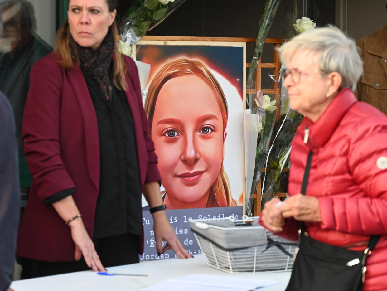 Un portrait de Lola lors de ses obsèques, le 21 octobre 2022 (Photo by DENIS CHARLET / AFP)