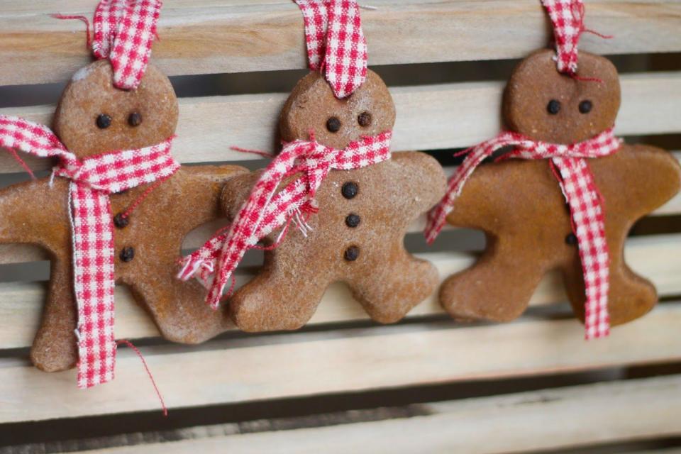 47) Gingerbread Men Ornaments