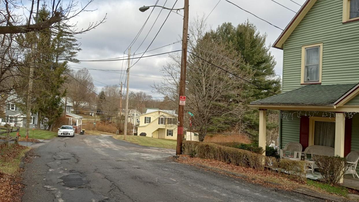 Going down the hill (northbound) on Ridge Street, Honesdale, it is difficult to see what is coming off Vine Street at right due to the blind intersection.