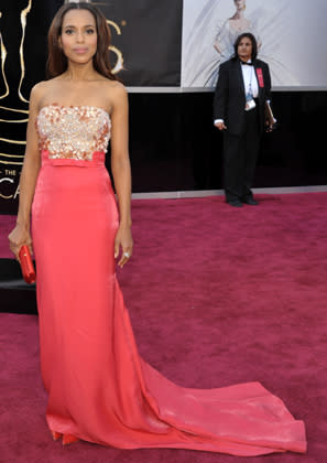 Kerry Washington hatte keine Lust auf den nudefarbenen Glitzertrend - die “Django Unchained”-Darstellerin trug ein knalliges Bandeau-Dress von Miu Miu.